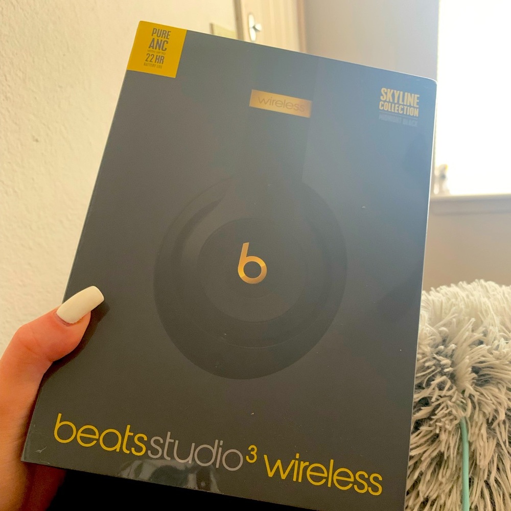 Beats Studio 3 Wireless Over-Ear Hesdphones.